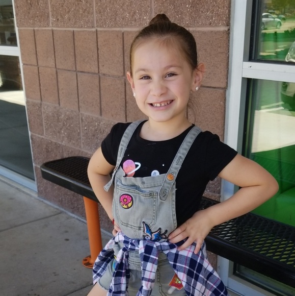 Meet your posher, Michelle - Picture 2 of 4